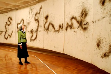 Alison Carole explores a museum